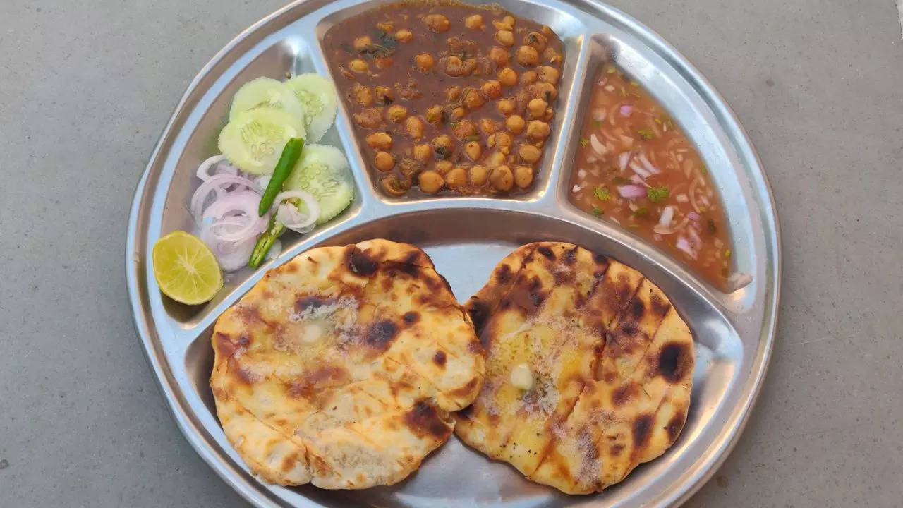 Amritsari Chole Kulche