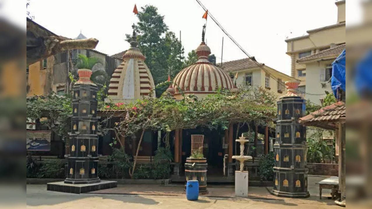 Narmadeshwar Mahadev Temple which houses a huge Shivalinga