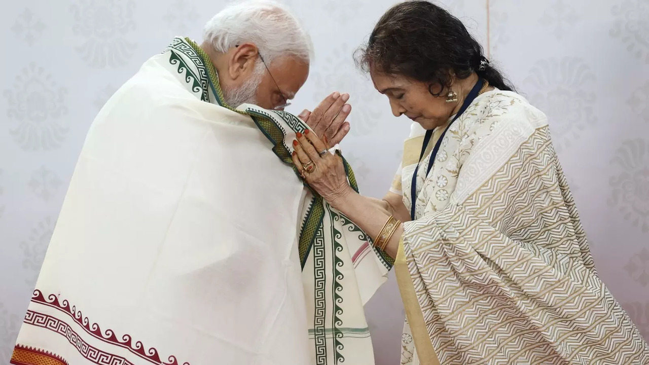 PM Modi Meets Vyjayanthimala