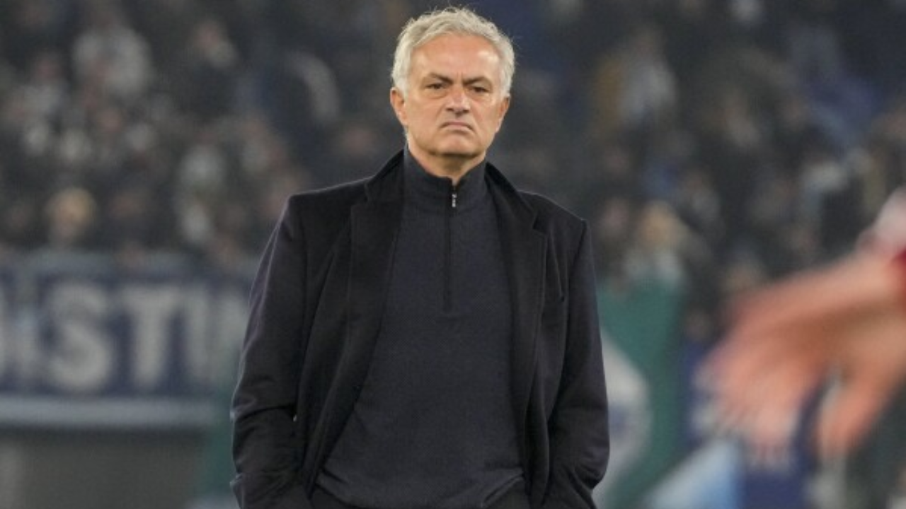 Watch Mourinho's angry exchange with TV reporter Fjortoft as Roma boss  launches into another referee rant | Goal.com English Kuwait