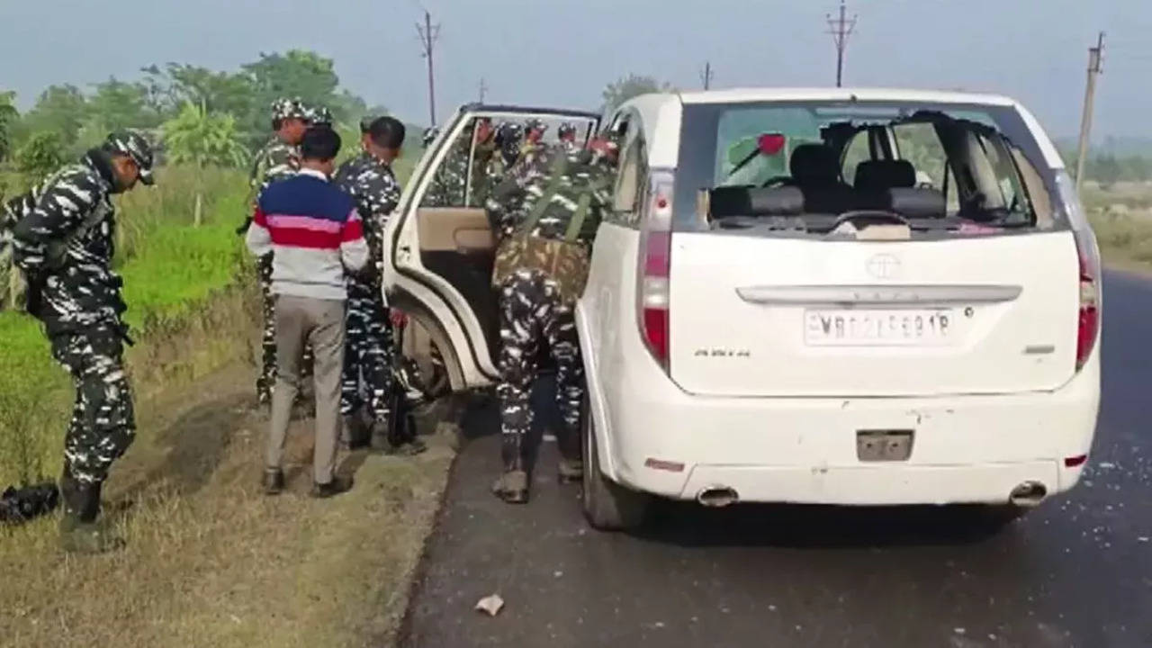 The vehicle in which the ED officials were travelling was attacked by the mob in West Bengal.