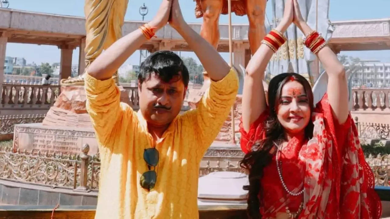 Happu Ki Ultan Paltan's Yogesh Tripathi-Geetanjali Mishra Visit Mahakaleshwar Temple As Show Completes 5 Years