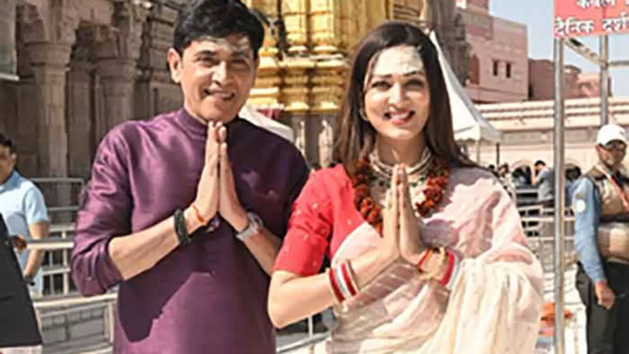 Bhabiji Ghar Par Hai's Aasif Shaikh-Vidisha Srivastava Seek Blessings At Varanasi's Kashi Vishwanath Temple