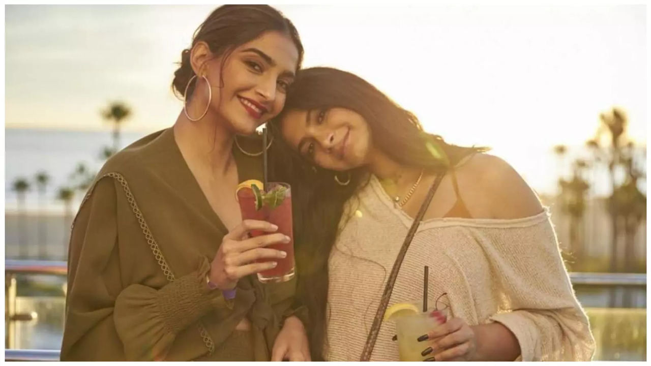 Sonam Kapoor's Birthday Post For Rhea Kapoor Involves This Special Song