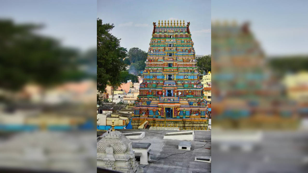 Kalyanasundaresar temple where Lord Shiva's Lingam changes colour on its own