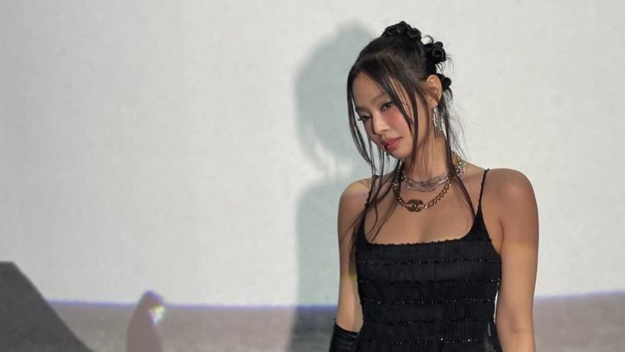 Jennie's look for Chanel show