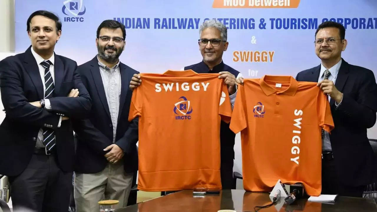 Swiggy Food Delivery In Train