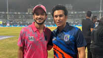 Munawar Faruqui Poses With Sachin Tendulkar Akshay Kumar Suriya Kabhi Socha Nahi Tha