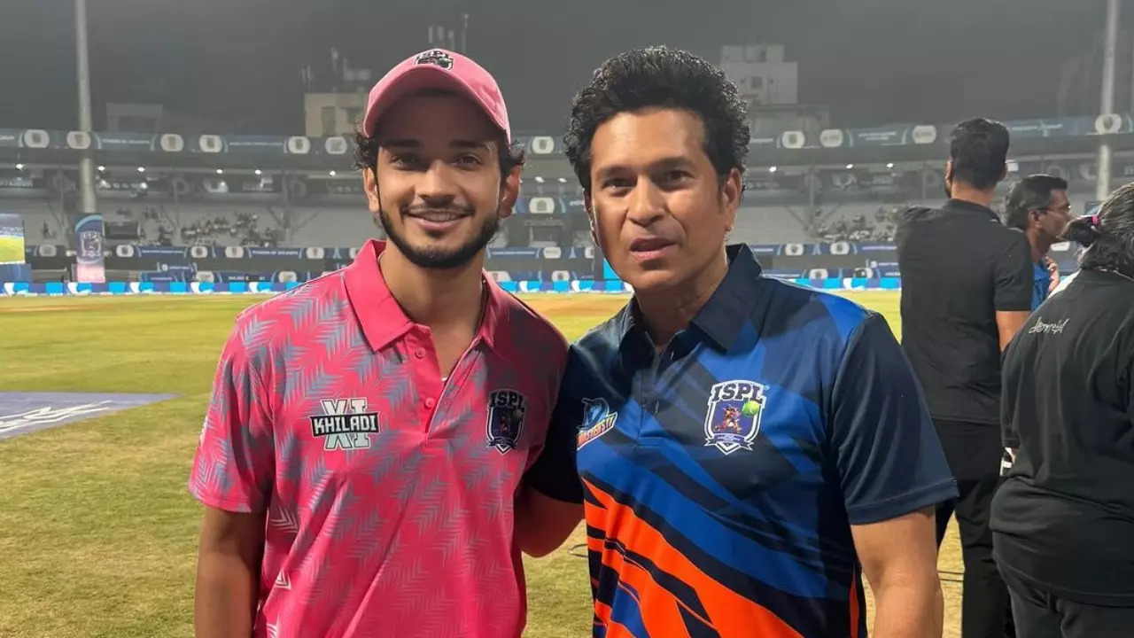 Munawar Faruqui with Sachin Tendulkar