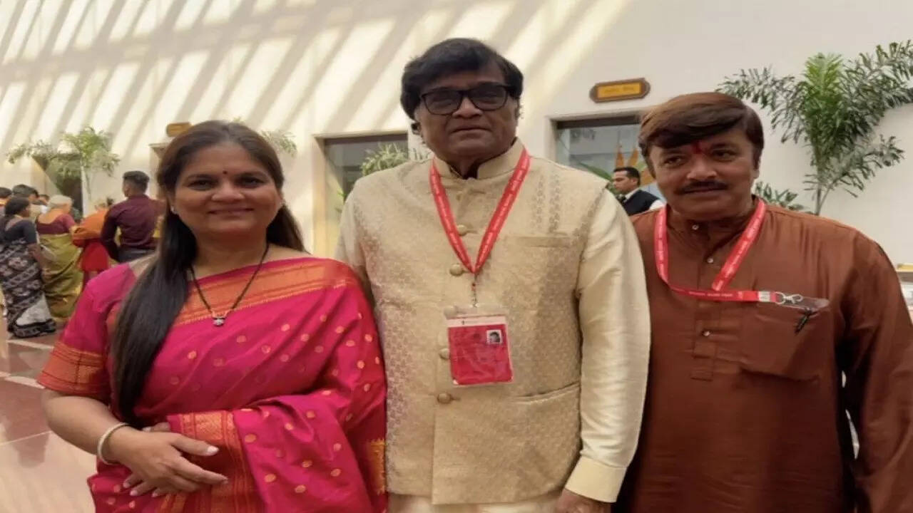 sangeet nakta akademi award given to ashok saraf wife nivedita shared a