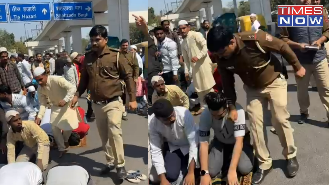 Delhi Cop Hits People Offering Prayer on Road, Enquiry Initiated | Viral Video