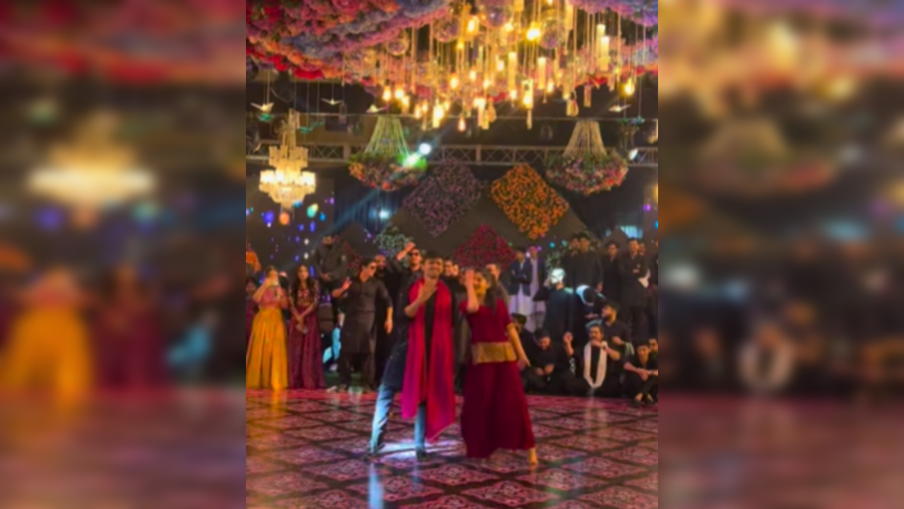 Watch: Pakistani's Duo Dance To Beedi Jalaile Is A Social Media Hit ...