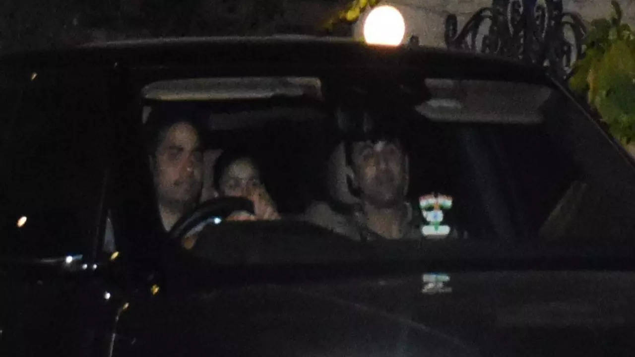 Akash Ambani, Shloka Mehta Ring In The Weekend With Ranbir Kapoor, Alia Bhatt. Spotted Driving In Mumbai