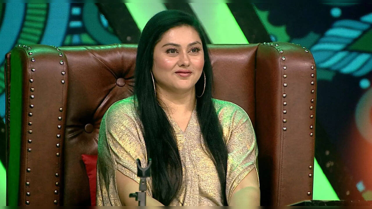  மீண்டும் சின்னத்திரைக்கு வந்த நமீதா... இதுதான் காரணமா! 