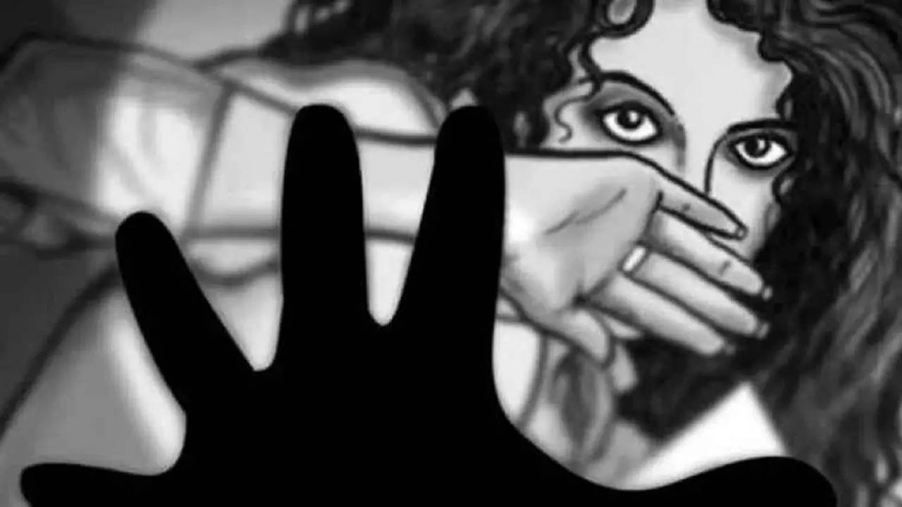 uttarpradesh crime mumbai girl molestation maulana arrested