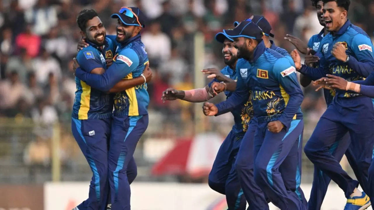 Nuwan Thushara (far left) and Sri Lankan players celebrate a wicket against Bangaldesh on Saturday in the third T20I.