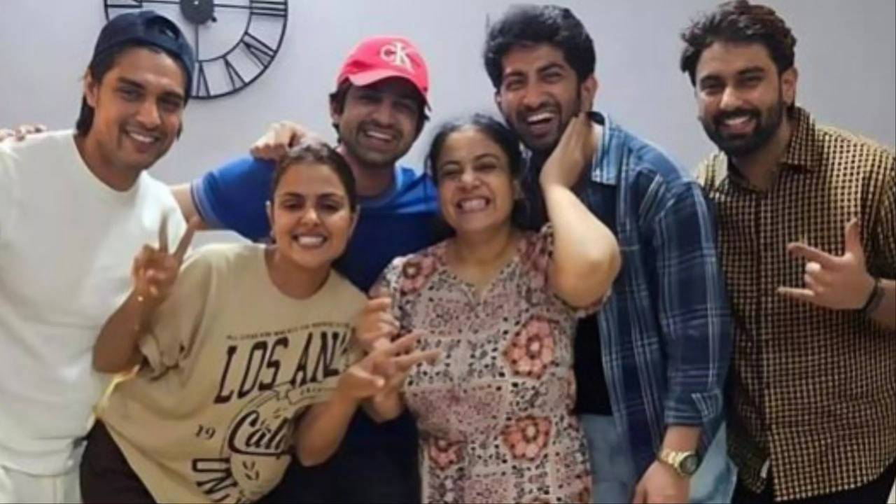 Ankit Gupta, Priyanka Chahar Choudhary, Abhishek Kumar Reunite With Their Udaariyaan Co-stars; See Pic