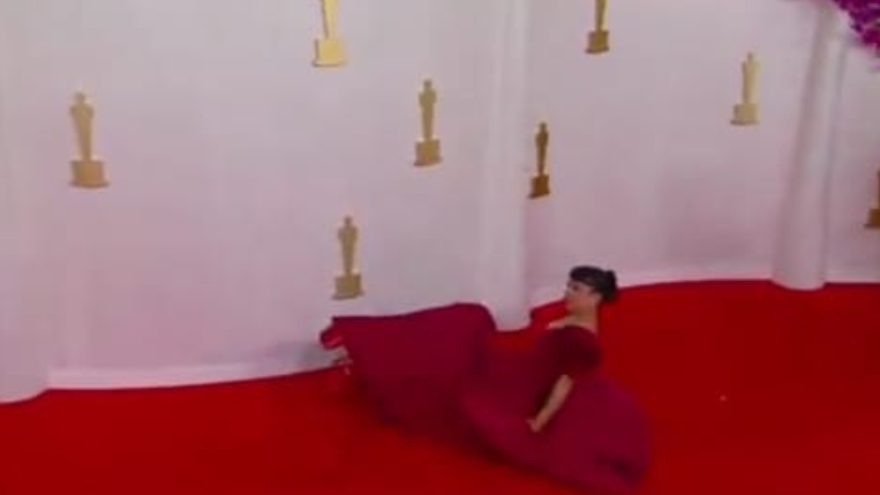 Liza Koshi Trips On Oscars Red Carpet