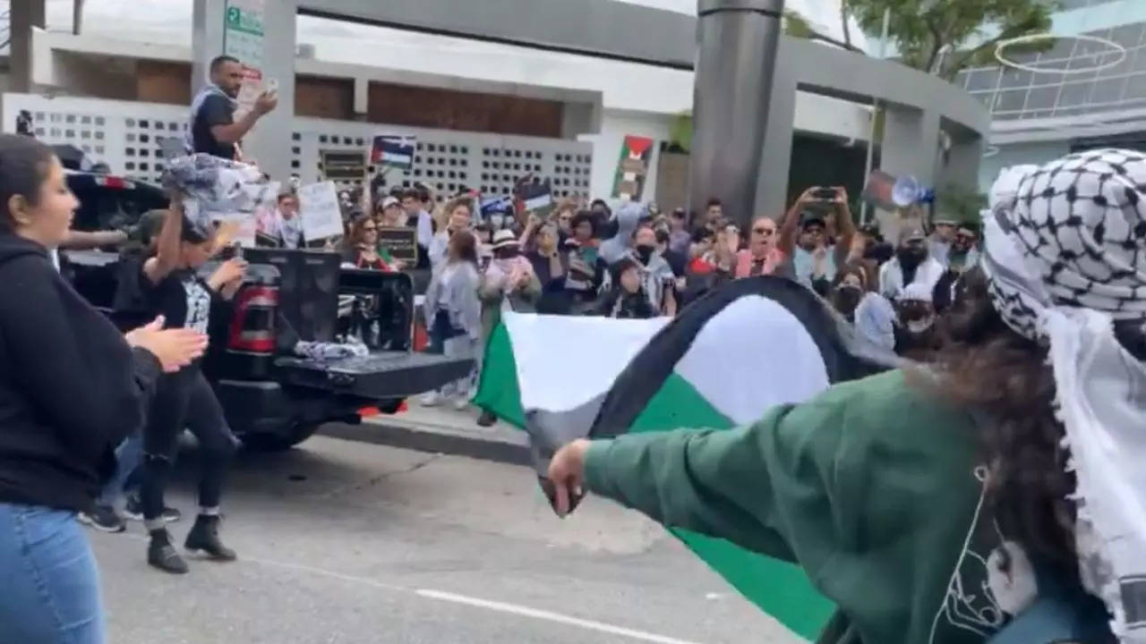 Protest At Oscars: Pro-Palestine Demonstrators Block Cinerama Dome in Hollywood | Video