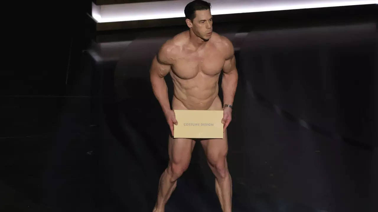John Cena went up to the stage of the Oscars with no clothes on The video is viral