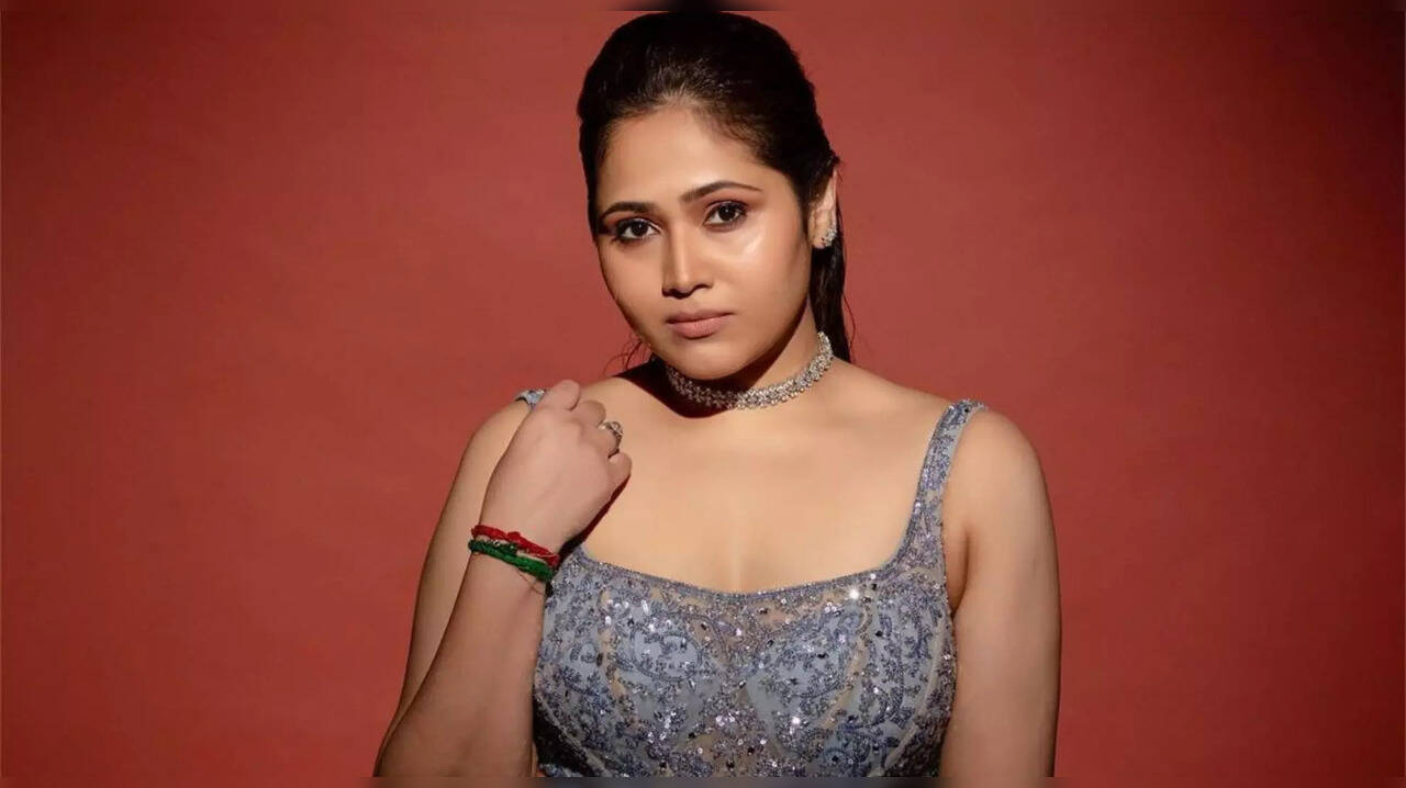  அட்லீ மனைவி பிரியாவா இது! இன்ஸ்டாகிராமை தெறிக்க விட்ட பிரியா அட்லீ ஃபோட்டோஷூட் 