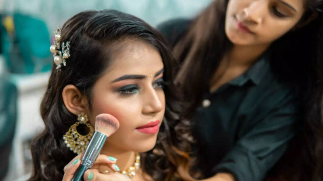  பெண்களுக்கான இலவச அழகுக்கலை பயிற்சி... ஈரோட்டில் இருக்கும் மக்களே மிஸ் பண்ணிடாதீங்க! 