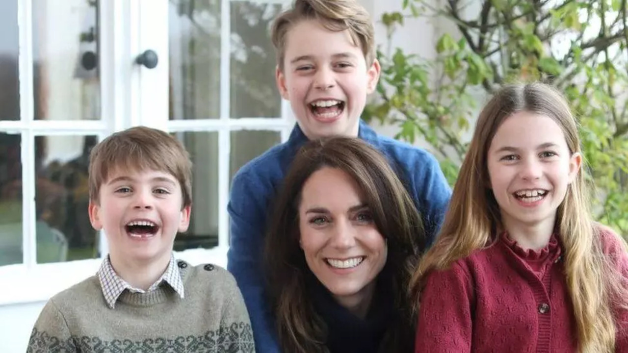 Kate Middleton All Smiles In First Official Picture Since Surgery