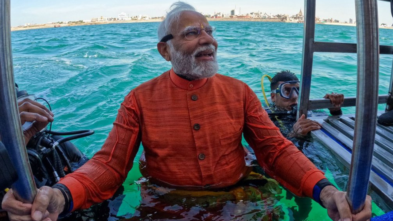 PM Modi dived into Arabian sea