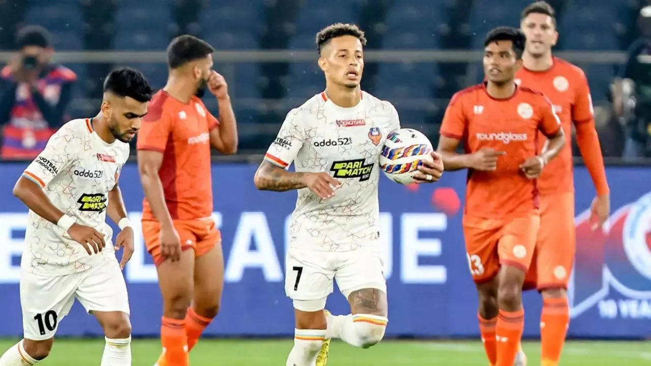 FC Goa's Noah Sadaoui takes the ball after scoring a penalty against Punjab FC on Monday.