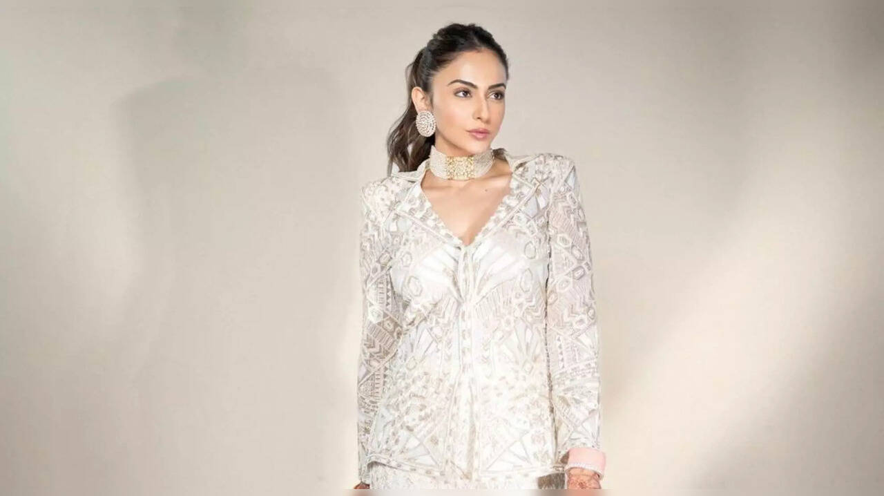  புதுப்பொண்ணு ரகுல் ப்ரீத் சிங் கலக்கல் இன்ஸ்டாகிராம் க்ளிக்ஸ்! 