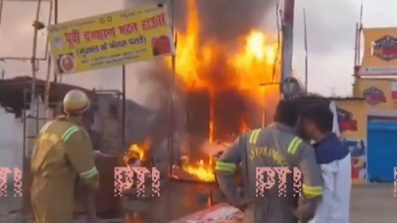 WATCH | Major Fire Breaks Out in Greater Noidas Gaur City, Blaze Engulfs Shere Punjab Dhaba