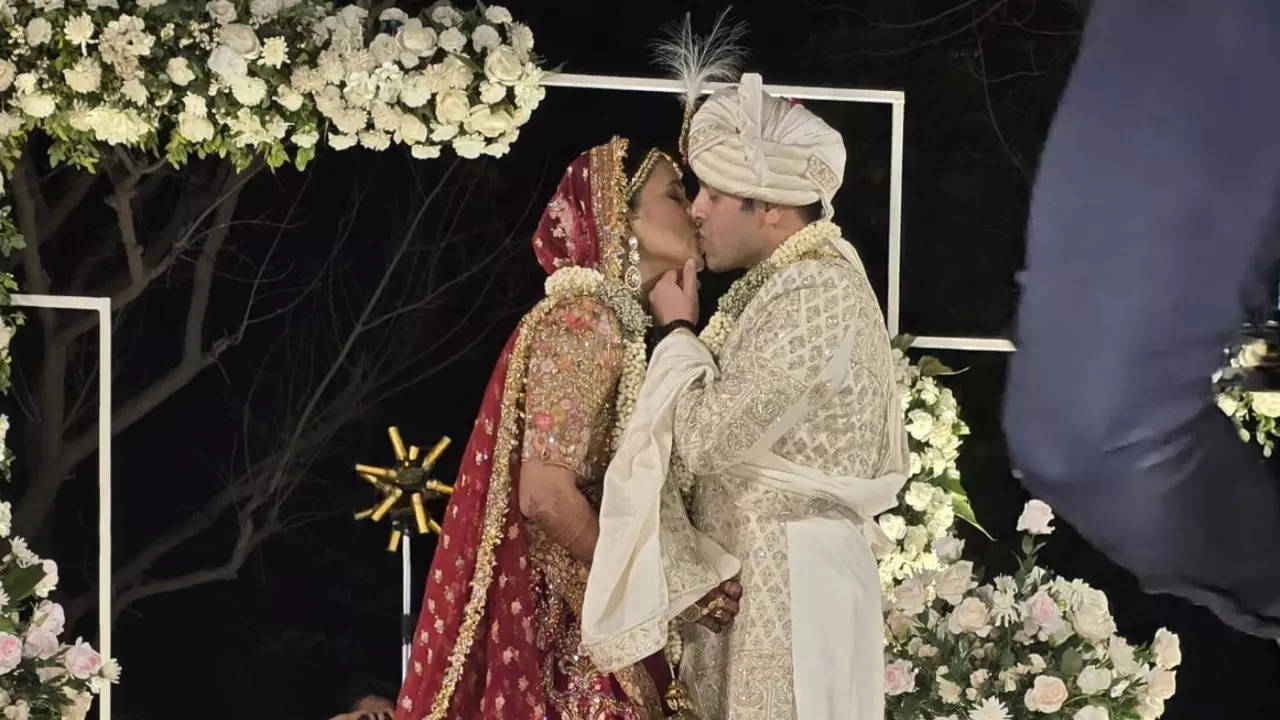 Twinkle Vasisht Locks Lips With Husband Harsh Tuli In FIRST Wedding Pic: 'We Made It'