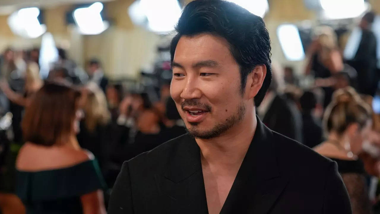 DYK Simu Liu Danced With Torn Achilles Tendon During Ryan Gosling’s Oscars Act?  (AP)