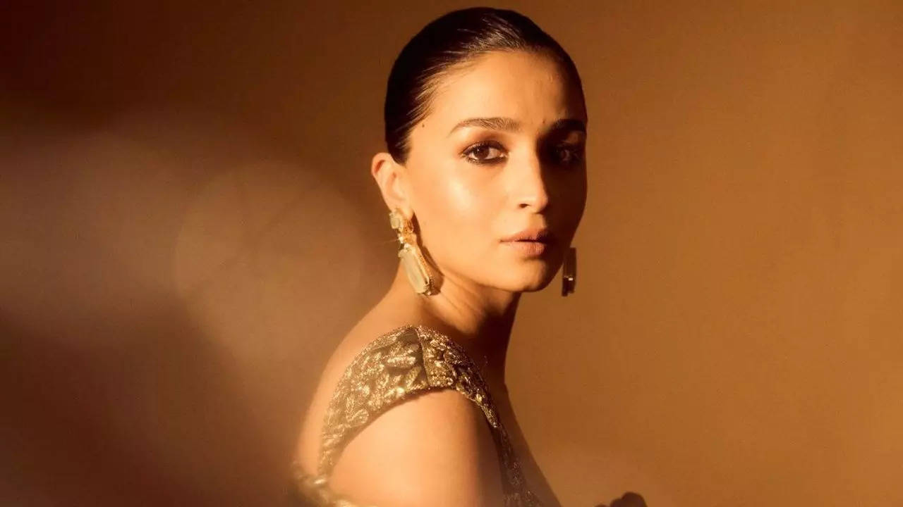 Alia Bhat Swears By Honey In Here Skincare, Here’s How You Can Add It To Your Routine