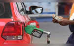 Petrol and Diesel Prices लोकसभा निवडणुकीपूर्वी केंद्र सरकारचा सुखद दे धक्का! पेट्रोल डिझेलच्या किंमतीत 2 रुपयांची घट