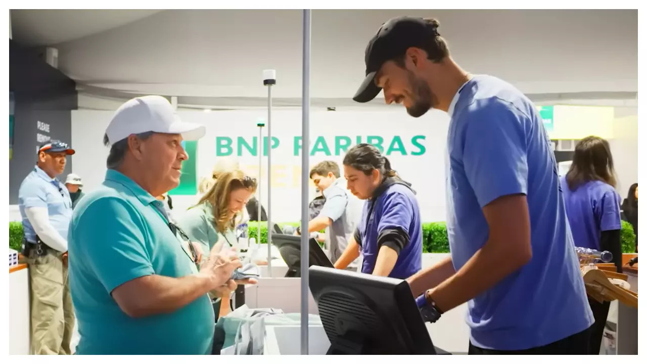 Daniil Medvedev Goes Undercover, Works As Cashier