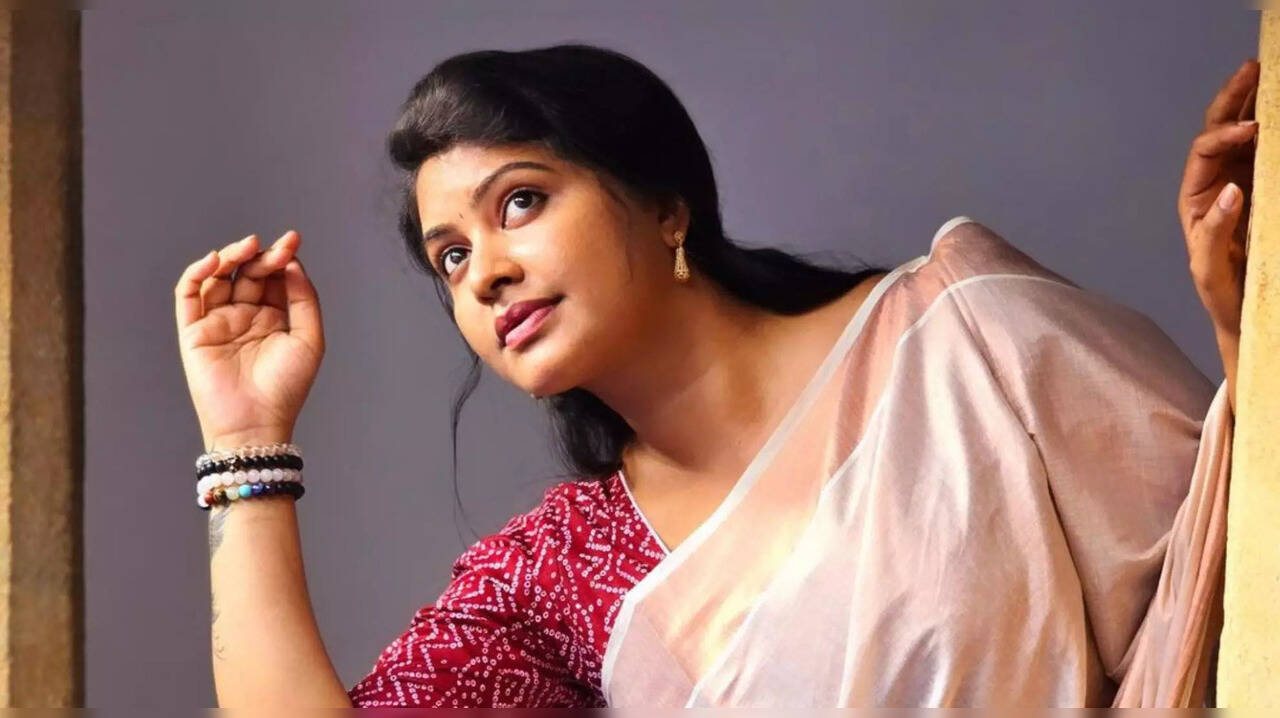  சரவணன் மீனாட்சியில் பார்த்த அதே ரச்சிதா.. புடவையில் இன்ஸ்டாகிராமை கலக்கிய புகைப்படங்கள்! 