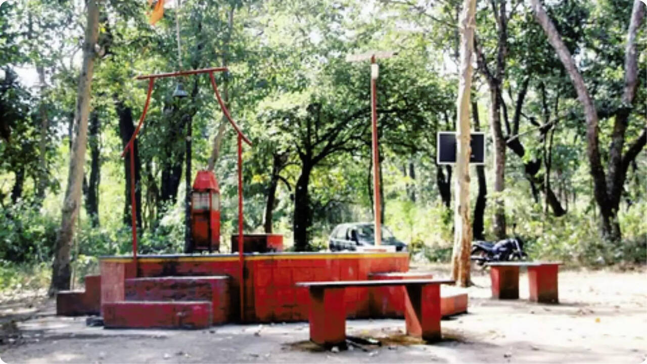  ஊரை பாதுகாத்த காவலாளிக்கு கோவில் கட்டிய கிராமம்...! ஆனால் பெண்களுக்கு நோ என்ட்ரி 