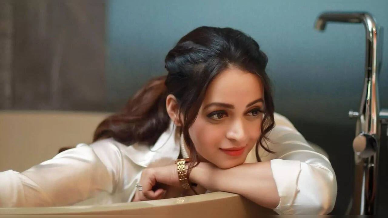  இது புதுசா இருக்கே.. பாத்ரூமில் வைத்து ஃபோட்டோஷூட் நடத்திய பிரபல நடிகை! 