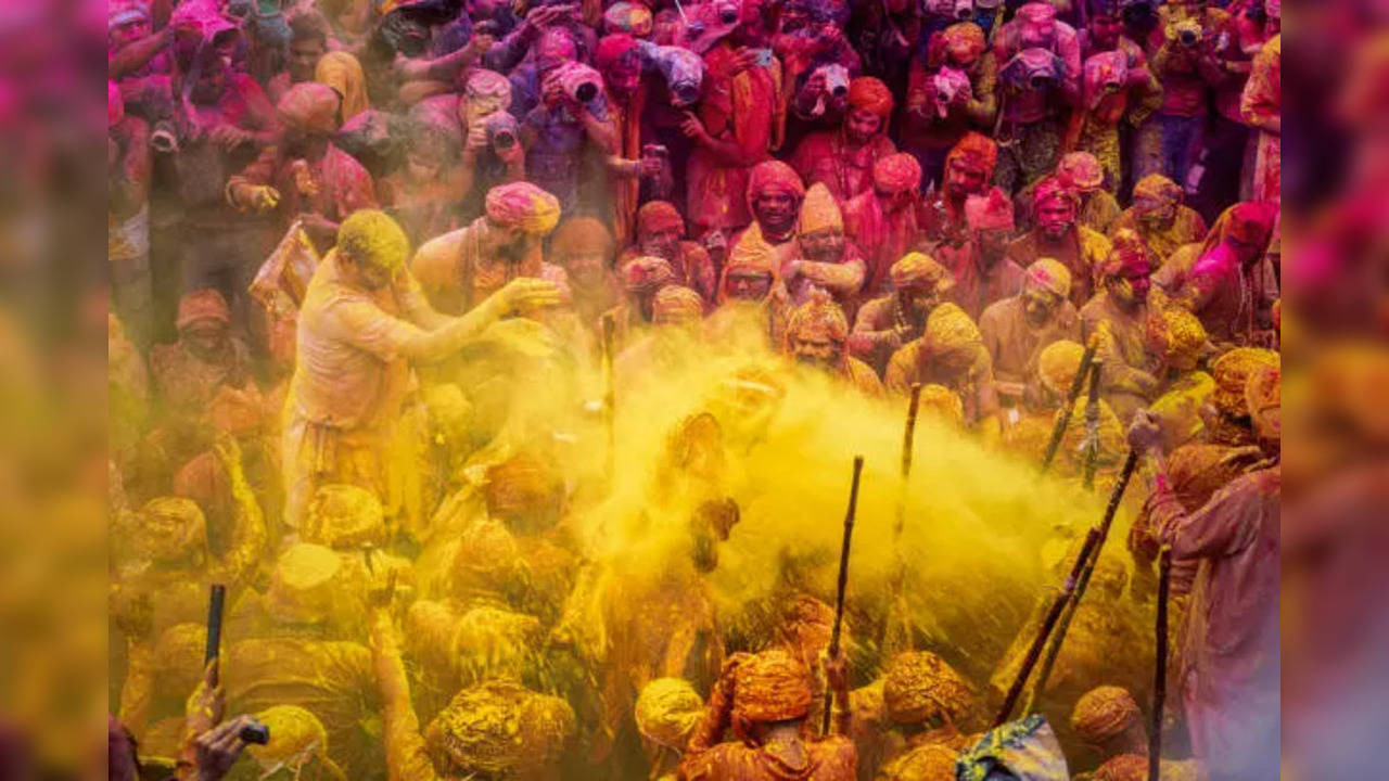 Laddu Maar Holi 2024