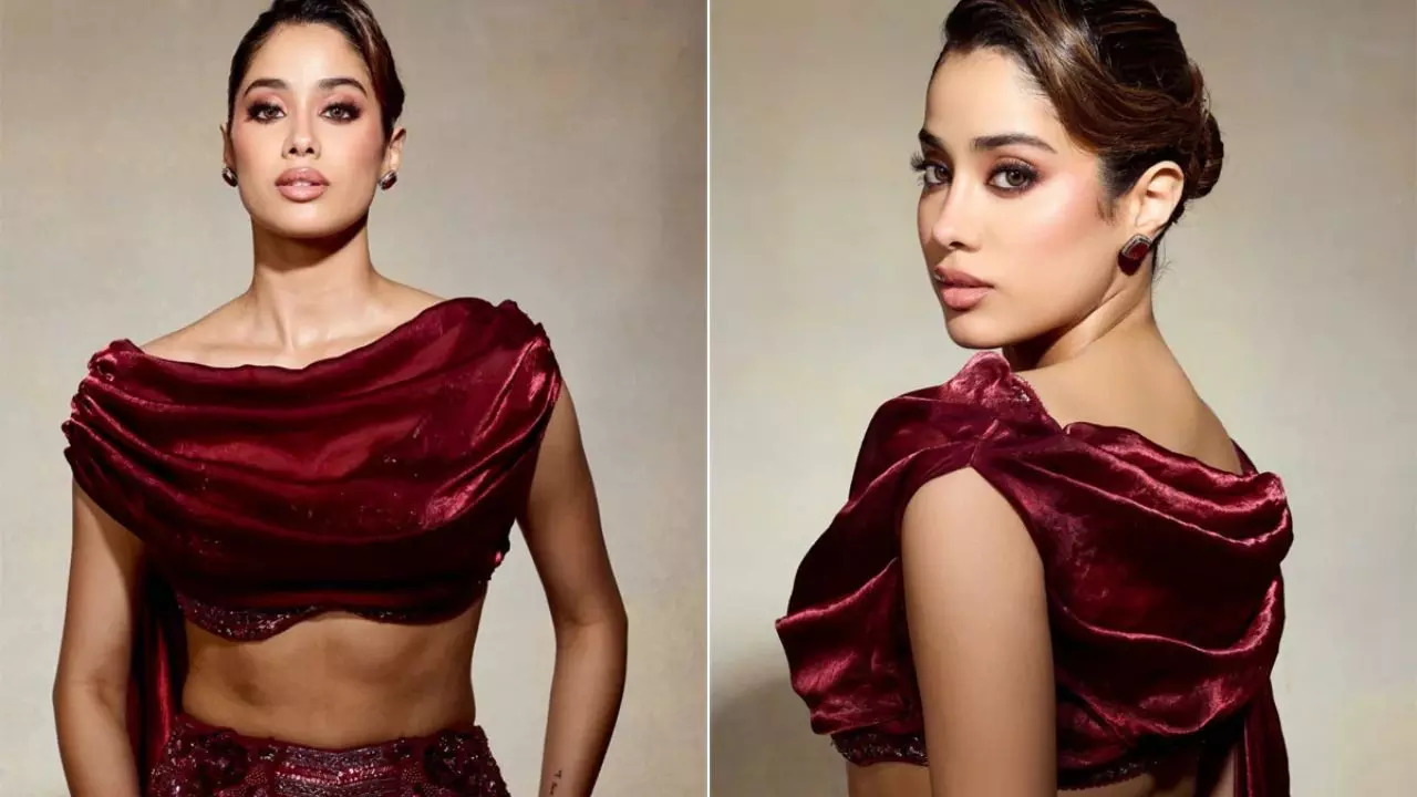 Janhvi Kapoor's Jewel-Toned Makeup Look At Lakme Fashion Week Screams Glamour