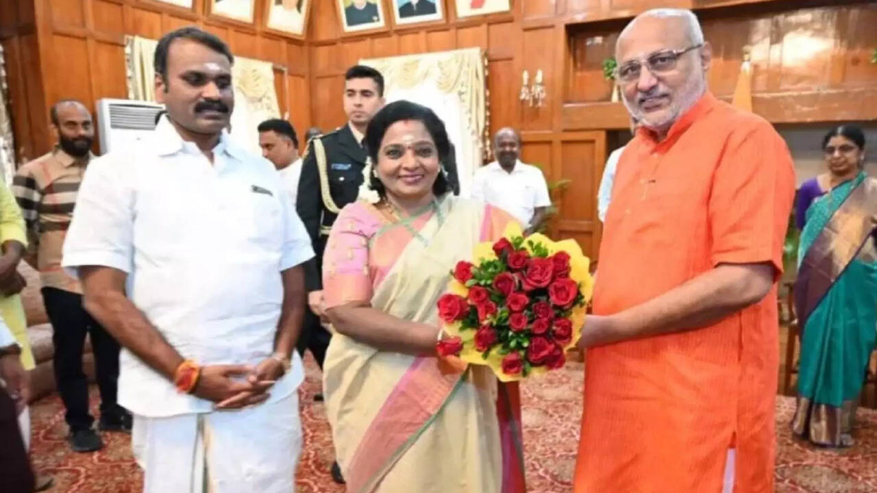  தமிழிசை ராஜினாமா ஏற்பு.. சி.பி.ராதாகிருஷ்ணனுக்கு கூடுதல் பொறுப்பு.. 