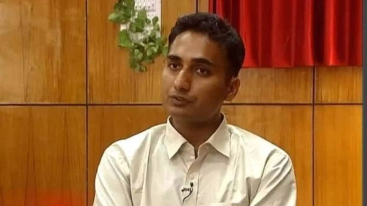 Meet IAS Gaurav Agarwal, IIT-IIM Alumini Who Once Failed in Semester but Cracked UPSC Twice