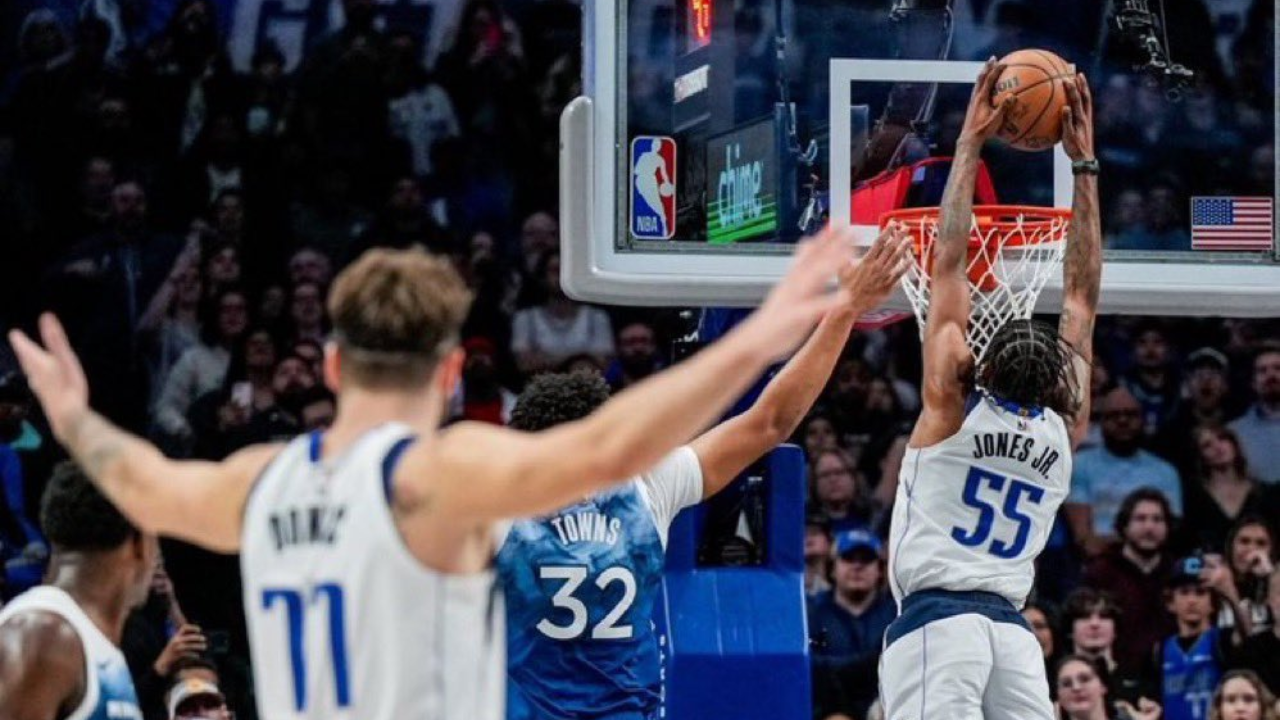 Luka Doncic insane Alley-Oop to Derrick Jones Jr