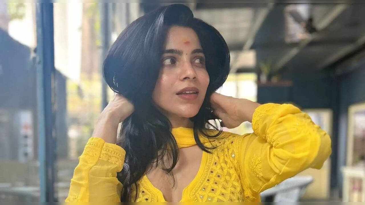  மஞ்சள் வெயில் மாலையிலே... பேச்சுலர் பட நடிகை திவ்ய பாரதியின் அசத்தல் ஃபோட்டோஸ்! 