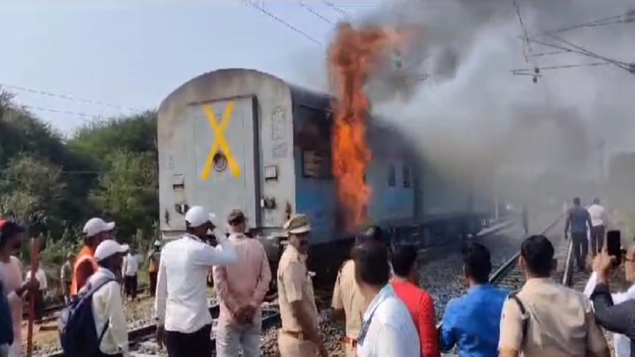 Massive Fire Breaks Out In Godan Express At Maharashtras Nashik | VIDEO