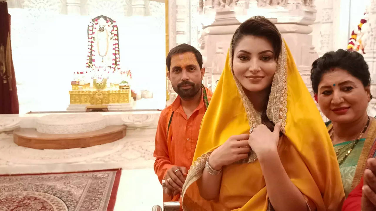 Urvashi Rautela Visits Ayodhya Ram Mandir Ahead Of JNU Releasejpg