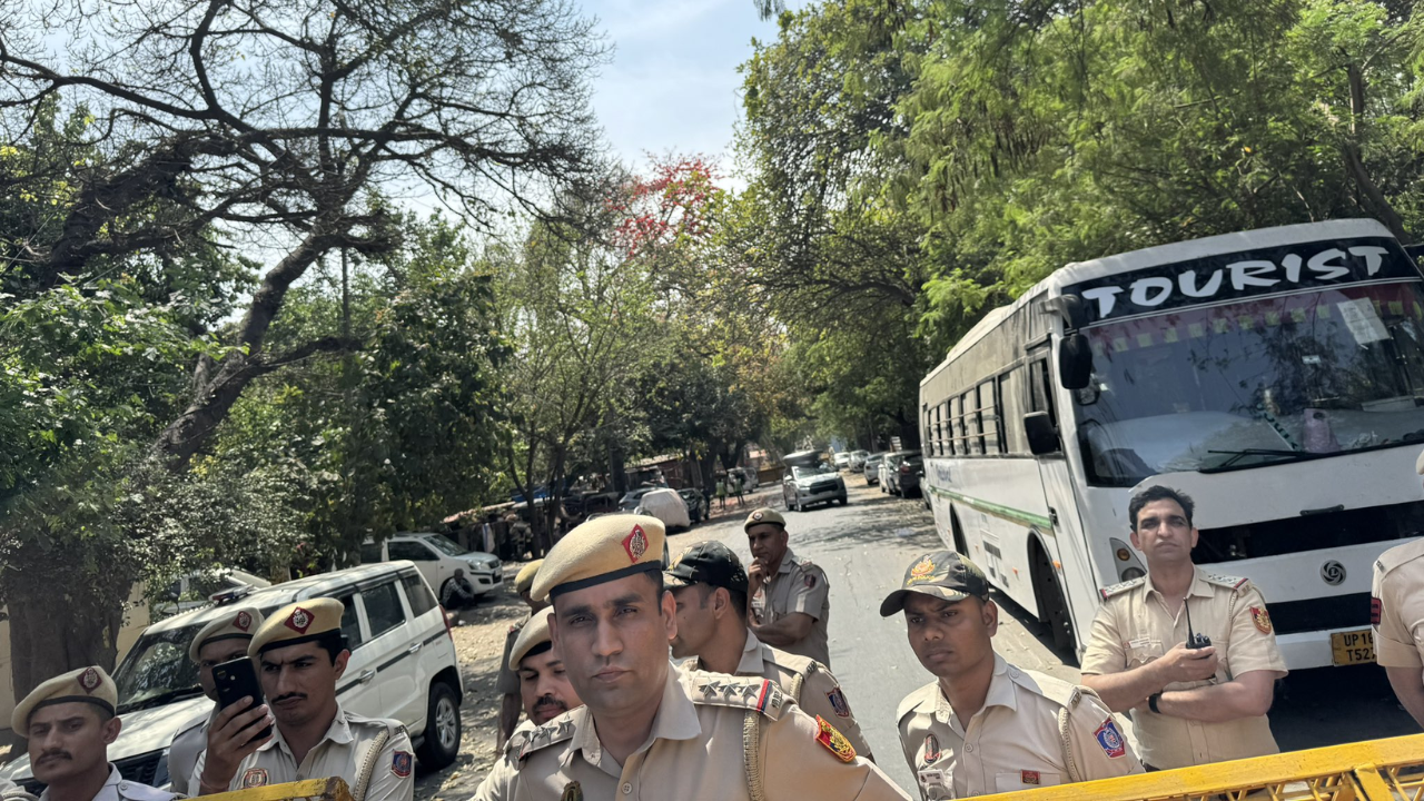 aap office sealed atishi