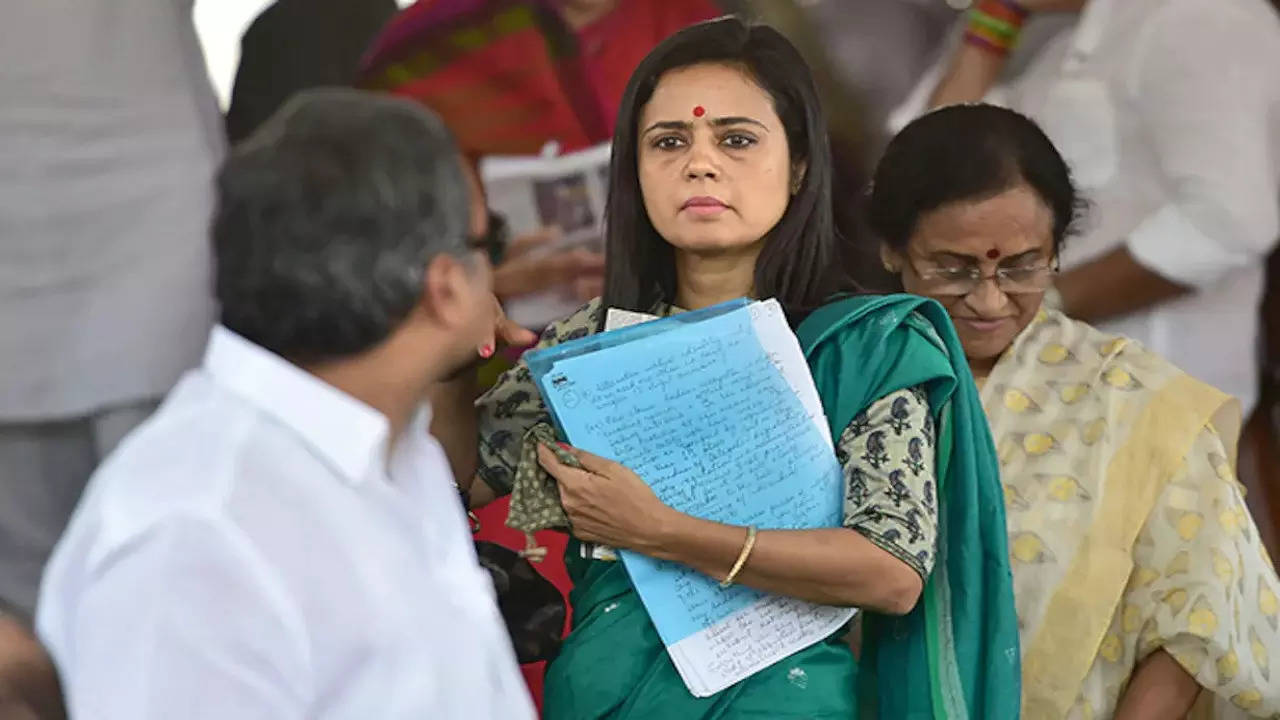 CBI Team Reaches Mahua Moitra's Residence In West Bengal