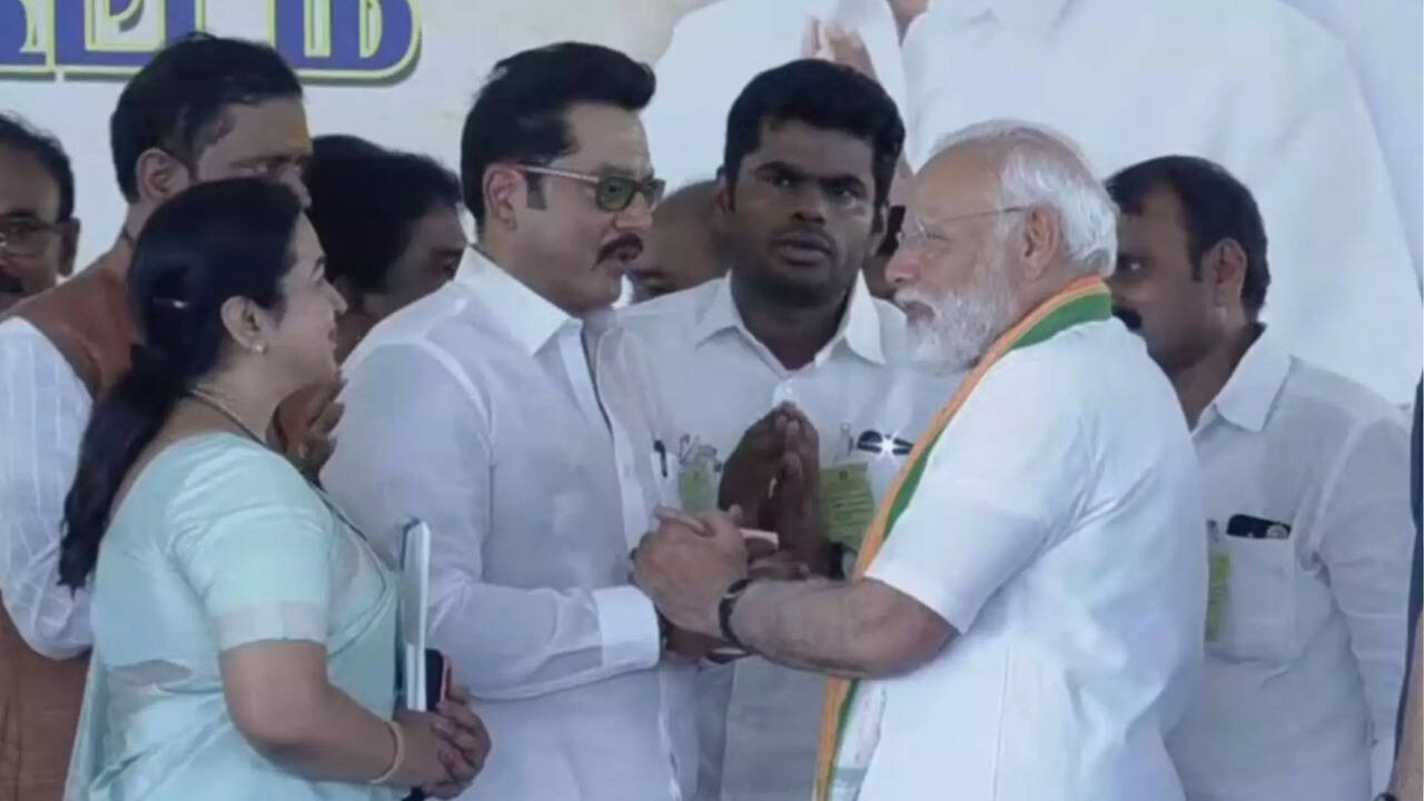  சூரியவம்சத்தில் மனைவியை கலெக்டர் ஆக்கியதை போல ராதிகாவை எம்பியாக்குவேன்.. சரத்குமார் அதிரடி 